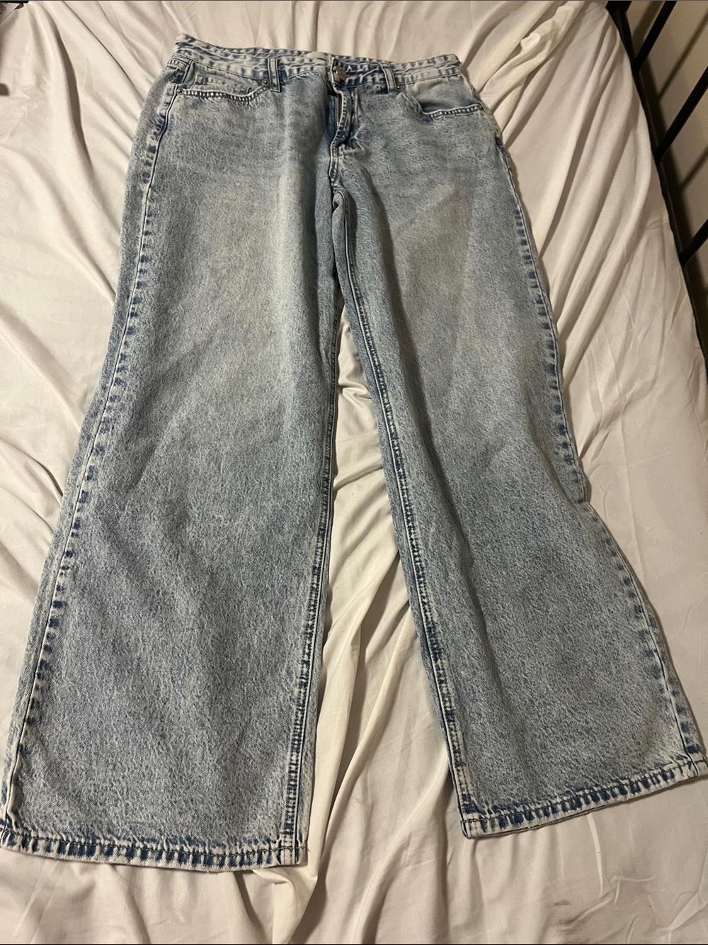 Light Wash Woman’s Straight-Leg Jeans